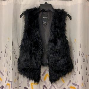 Me Jane Black Faux Fur Vest, Size Small